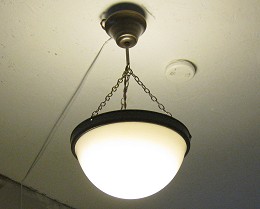 Lampan i hallen tänd